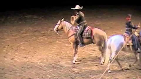 The Craziest Horse Lasso Trick! Jerry Diaz RAWF 2011