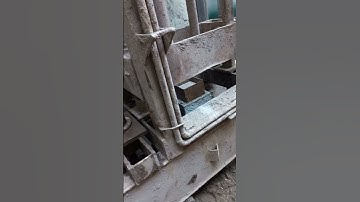 Ép cọc BTCT lô 2 căn ngõ 147 B Tân Mai. 15m/ cọc = nối 3 đoạn