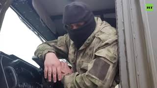 Украинские артиллеристы ЦЕЛЕНАПРАВЛЕННО УНИЧТОЖАЮТ медицинские машины с красным крестом.