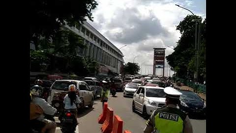 Macet di Jembatan Ampera Palembang