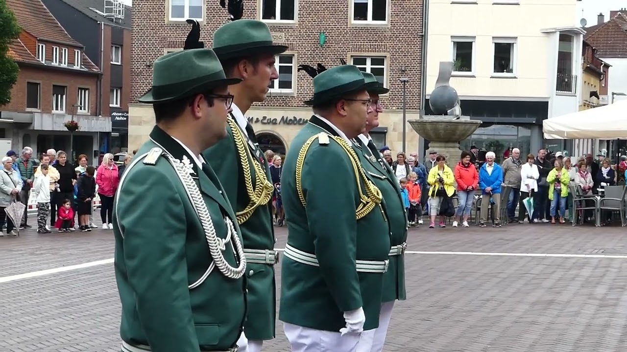 SchüWe 2022: Parade des Schützenvereins Kohvedel e.V. am 10.07.2022 auf dem Dülmener Marktplatz