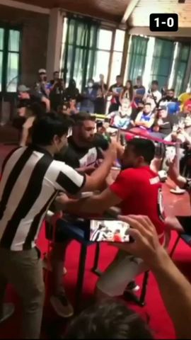 Arnold toproll Arm Wrestling