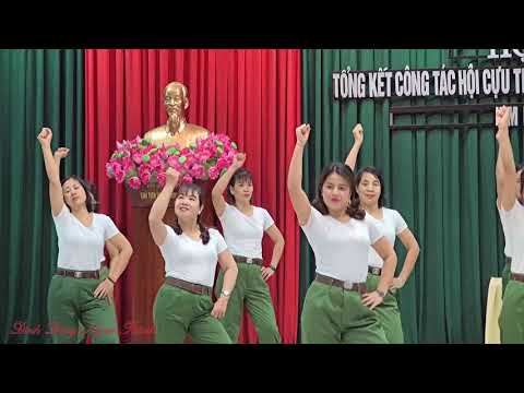 Video: Thử thách với những quy tắc của cái đẹp và nhìn nhận lại bản thân trong dự án Skins của một nhiếp ảnh gia trẻ người Anh