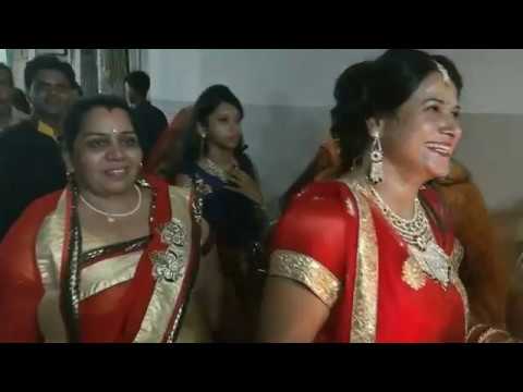 Video: Kde Se Zúčastnit Tradiční Indické Svatby