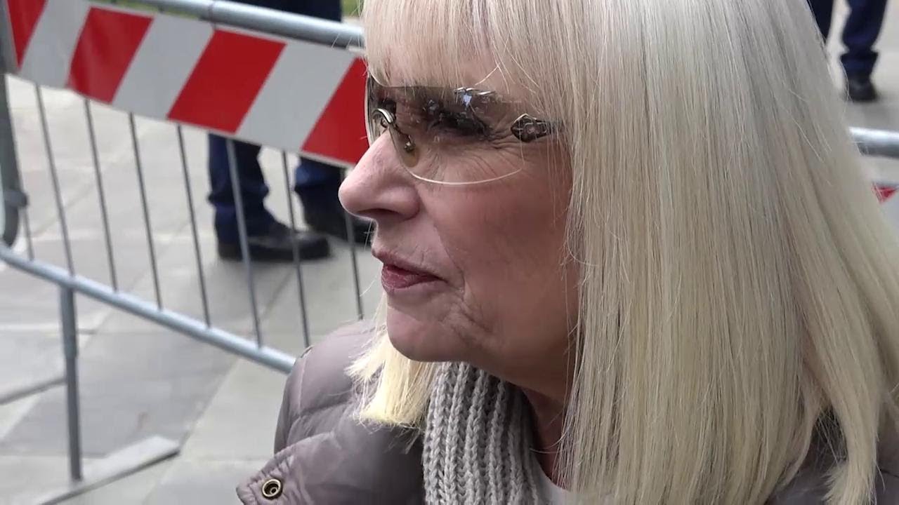 Addio a Frizzi, Raffaella Carrà: 