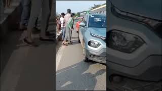 Maruti Swift  Kia Carens Collision. TATA Punch #automobile screenshot 3