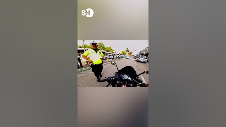KIZ ARKADAŞINI KASKSIZ TAŞIYAN MOTORCU İLE TRAFİK POLİSİNİN GÜLÜMSETEN DİYALOĞU❗