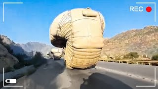 50 Incredible Road Moments Caught on Camera