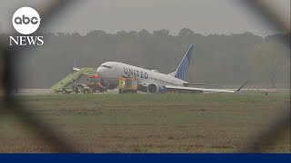 United Airlines plane rolls into grass after landing