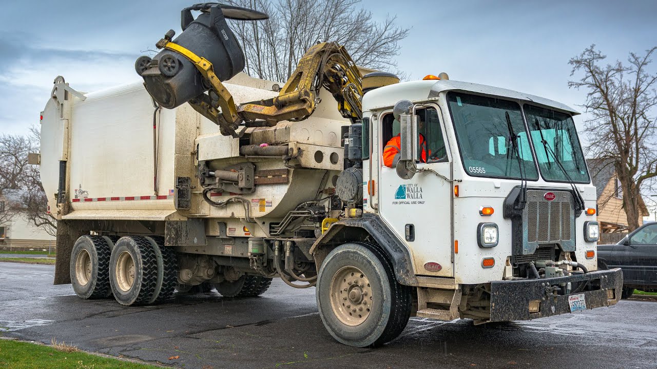 City of Walla Walla | Dadee Scorpion Garbage Truck