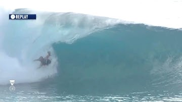 Kelly Slater Falls of Inside the Barrel and Gets Up Again - INCREDIBLE !!! (PIPELINE 2018)