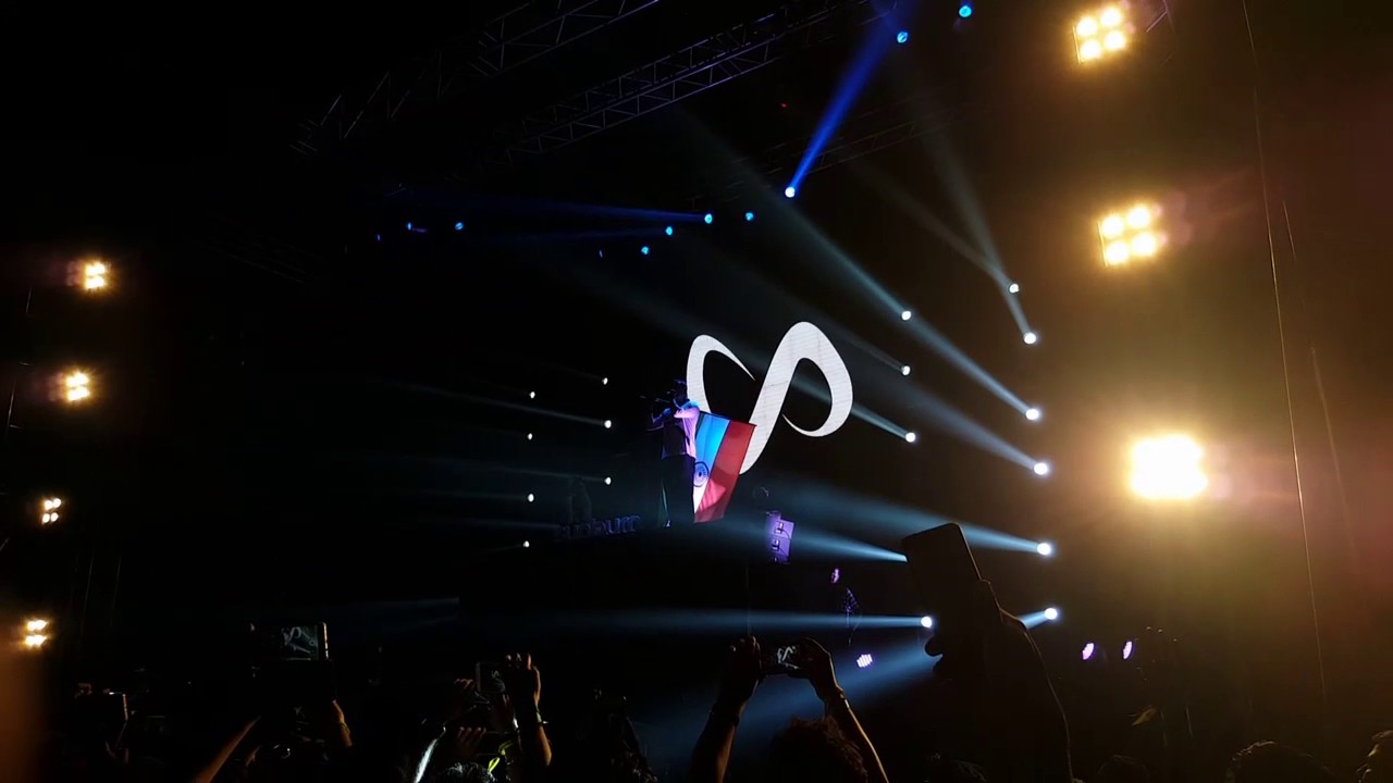 dj snake kolkata sunburn dj snake waving the indian flag at sunbur arena dj snake kolkata sunburn dj snake waving the indian flag at sunbur arena