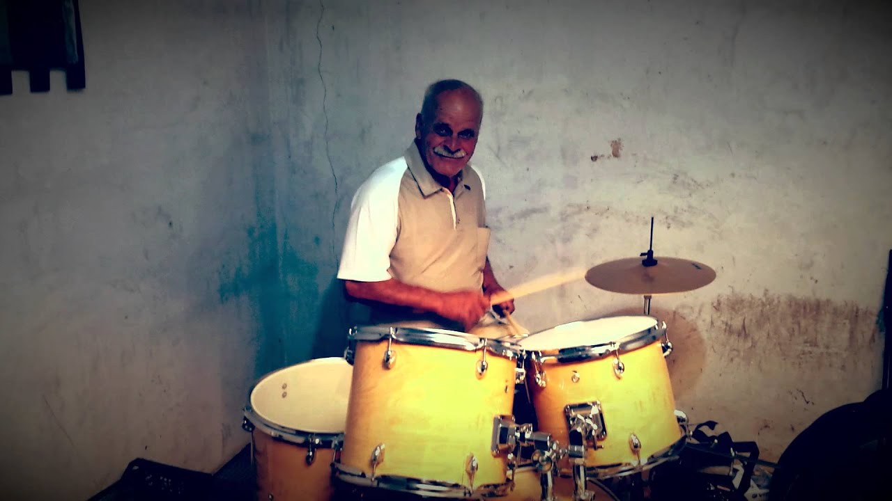 Il batterista più bravo del mondo - YouTube
