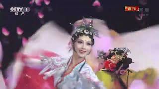 Традиционный китайский танец. "Цветы соревнуются в красоте".