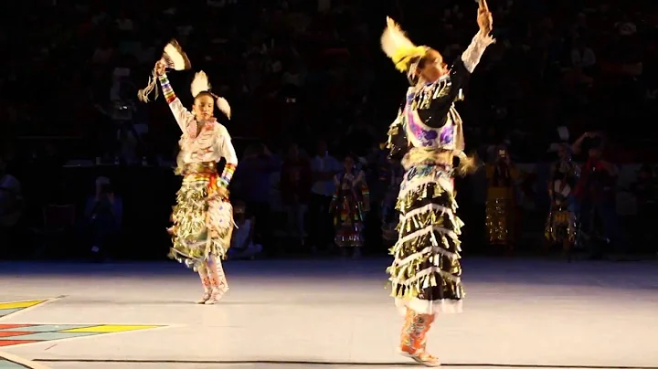 Tanski vs Acosia - Tonja Jo Hall Queen of Contemp - 2016 Gathering of Nations PowWow