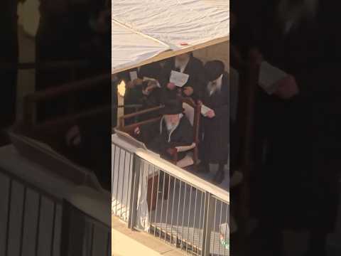 מרפסת כ״ק האדמו״ר מגור בעצרת המליון