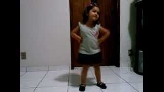 Maria Paula dançando Rebolation 1