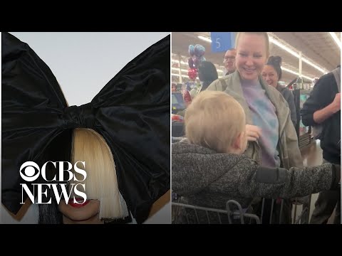 Sia surprises shoppers at Walmart