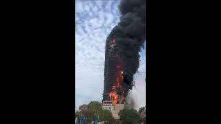 Çinde 200 Metrelik Gökdelende Yangın Çıktı