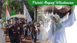 Prosesi Upacara Adat Mapag Wisudawan Tema Acara Kelulusan
