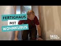 Haus bauen: Moderens Einfamilienhaus als Fertighaus mit Wohnkubus als Anbau | Fertighaus Tour