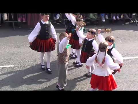 Latviešu bērni dejo St Patrick&rsquo;s day parade in Ireland 2015