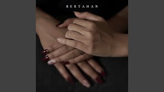 Video thumbnail of "Sepijak - Bertahan"