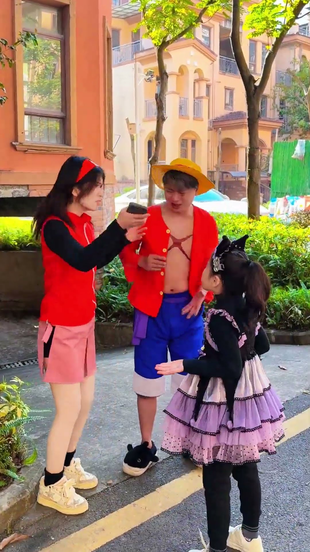 大人沉迷于手机把小孩弄丢了 #路飞 #海贼王 #shorts