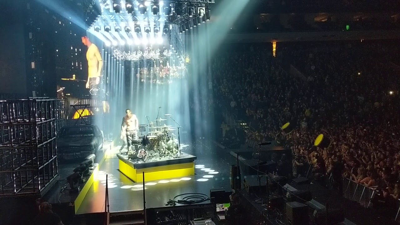 twenty one pilots - FINALE (partial Trees) LIVE 10-20-2018 Milwaukee WI bekijken op YouTube twenty one pilots - FINALE (partial Trees) LIVE 10-20-2018 Milwaukee WI bekijken op YouTube