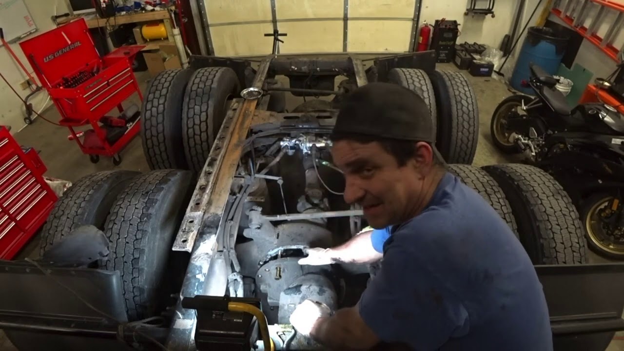 Changing out valve and sealing Diff on Freightliner Cascadia 2021/26