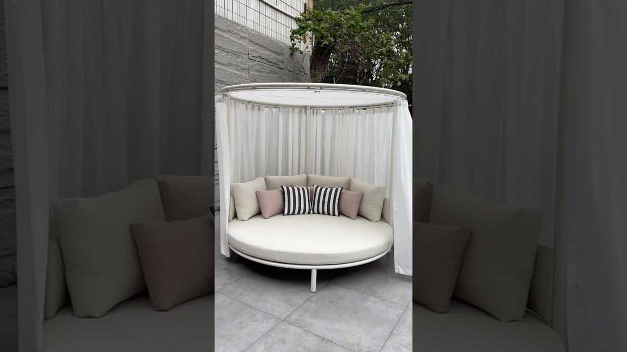 Backyard Round Sun Lounger Daybed with Fabric Canopy & Sheer Curtains 