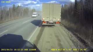 Взрыв переднего колеса на Scania 4-х осном самосвале Екатеринбург - Серов 21.04.2015(, 2015-04-21T16:45:45.000Z)