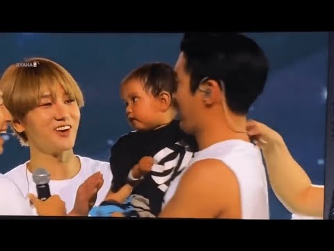 Super Junior 슈퍼주니어 - The baby is the cutest elf in the world.😍😍SUPER SHOW 9 SANTIAGO MEXICO [230215]