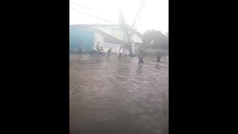 Banjir dijalan laswi ciparay majalaya