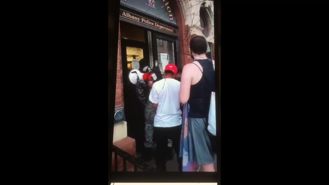 TRUTH of APD South Station “protest”that the Rioters DON’T WANT you to see!! SUPPORT Lt Anderson!