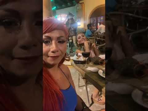 Vedette Deysi Araujo de paseitoo