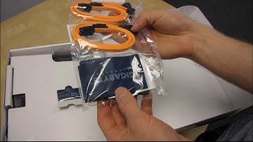 Gigabyte 890GPA-UD3H 890GX Crossfire DDR3 Motherboard Unboxing & First Look Linus Tech Tips