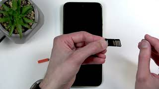 MOTOROLA Moto G67 – How to Insert SIM &amp; SD Card