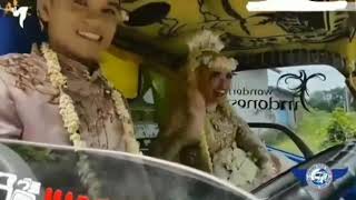 Nikah di iring dengan truk