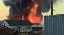 Raw: Barge Fire Sends Smoke Plume Over Seattle