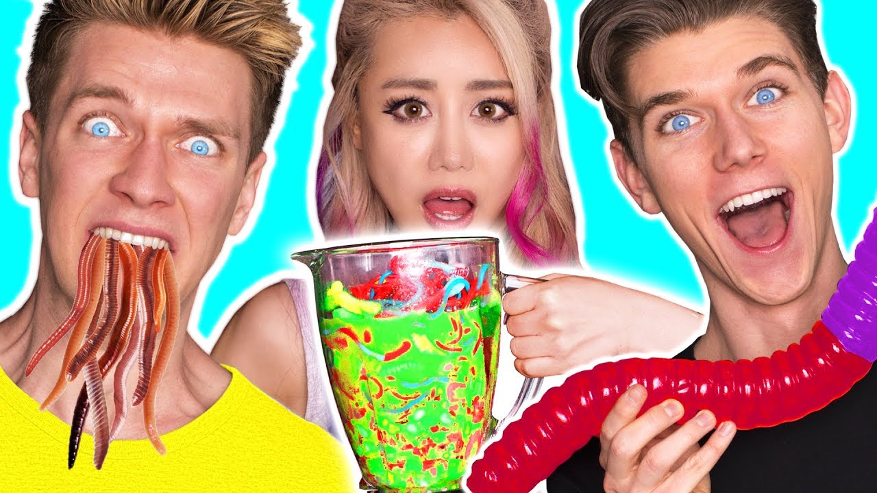 ⁣GUMMY FOOD VS REAL FOOD SMOOTHIE CHALLENGE! SOUREST Giant Worm Toxic Waste! Wengie & Collins Key