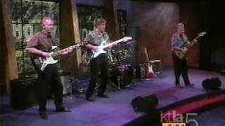 The VeNtuReS  LIVE!!!!  CALHOUN SURF & HAWAII FIVE-0  '97 chords