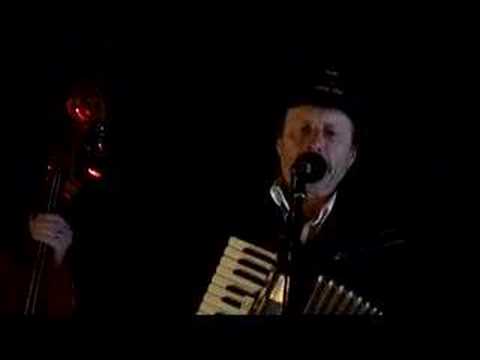 http://www.jonny-glut.de The 'Jonny Glut Trio' played this song in the 'Old Laramie' on the island Spiekeroog, Northern Sea, Germany. (Pentecost-concert / Pfingst-Konzert, 2007) Hubert Jebens...