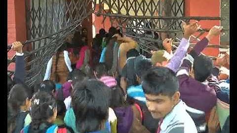 11 2 KU SFI PROTAST  RIGHT