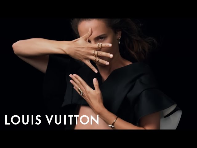 Louis Vuitton on X: LV Volt Fine Jewelry. With bold, sculptural designs,  the #LVVolt diamond-set rings bring a modern flair to the signature LV  initials, which intertwine in a symbol of rhythmic