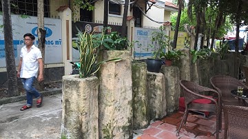 Kho Tư liệu Xây dựng - Hàng rào bằng khối bê tông ngăn cách không gian ước lệ kết hợp trồng hoa