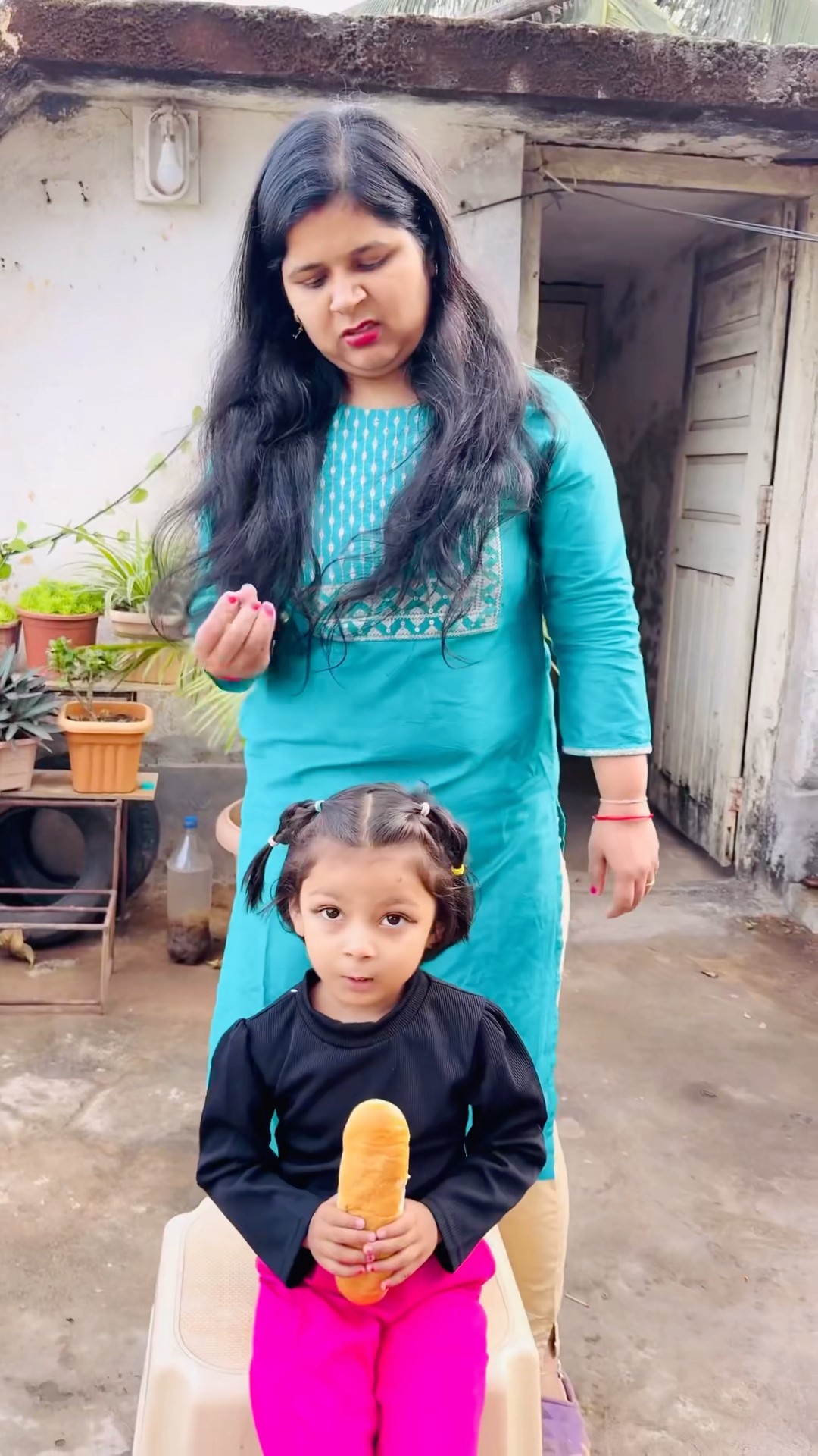 Tooktook kisi ko khana dena achi bat h?