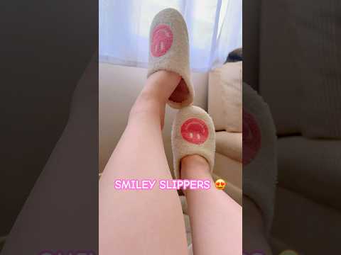 Playful Slipper Dangle 💓 #slippers #trending #footwear #legs #feet #youtubeshorts #shorts #fyp