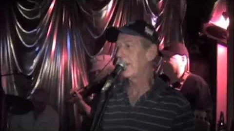 Harold MacIntyre & Johnny Burke: "Love Don't Grow ...