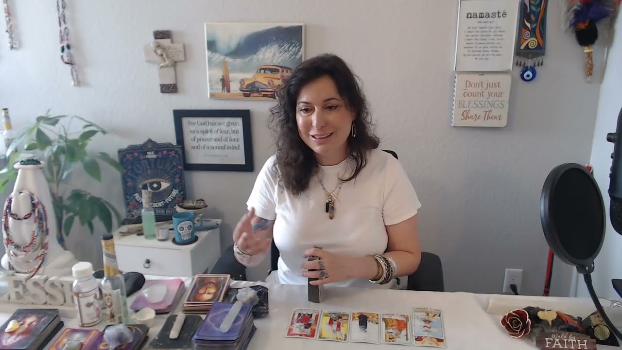 Your Divine Essence Is Magnetic 🧲 A Powerful Divine Masculine Is Being Drawn to You #tarot #zodiac